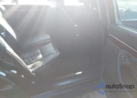 2001 BMW 740Il z USA, uszkodzony, nr VIN WBAGH83481DP18150